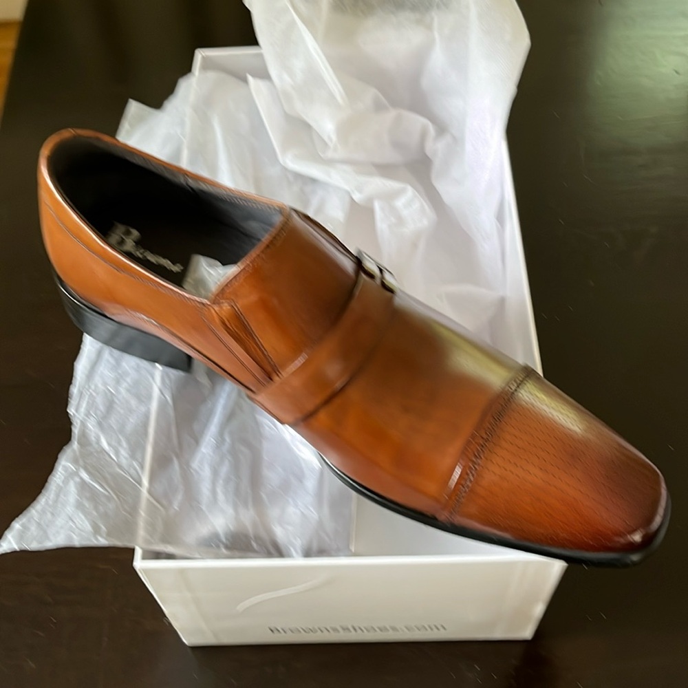 Beautiful Men’s Browns shoes never used new in original box.